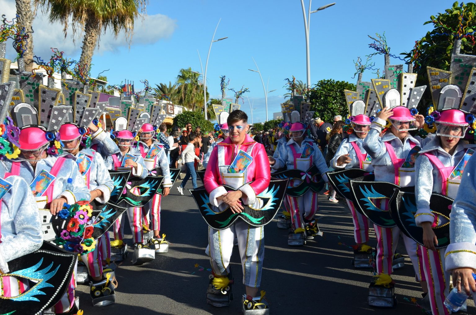 Luz y color en el Carnaval de Puerto del Carmen – Grupo EnMascarada ...