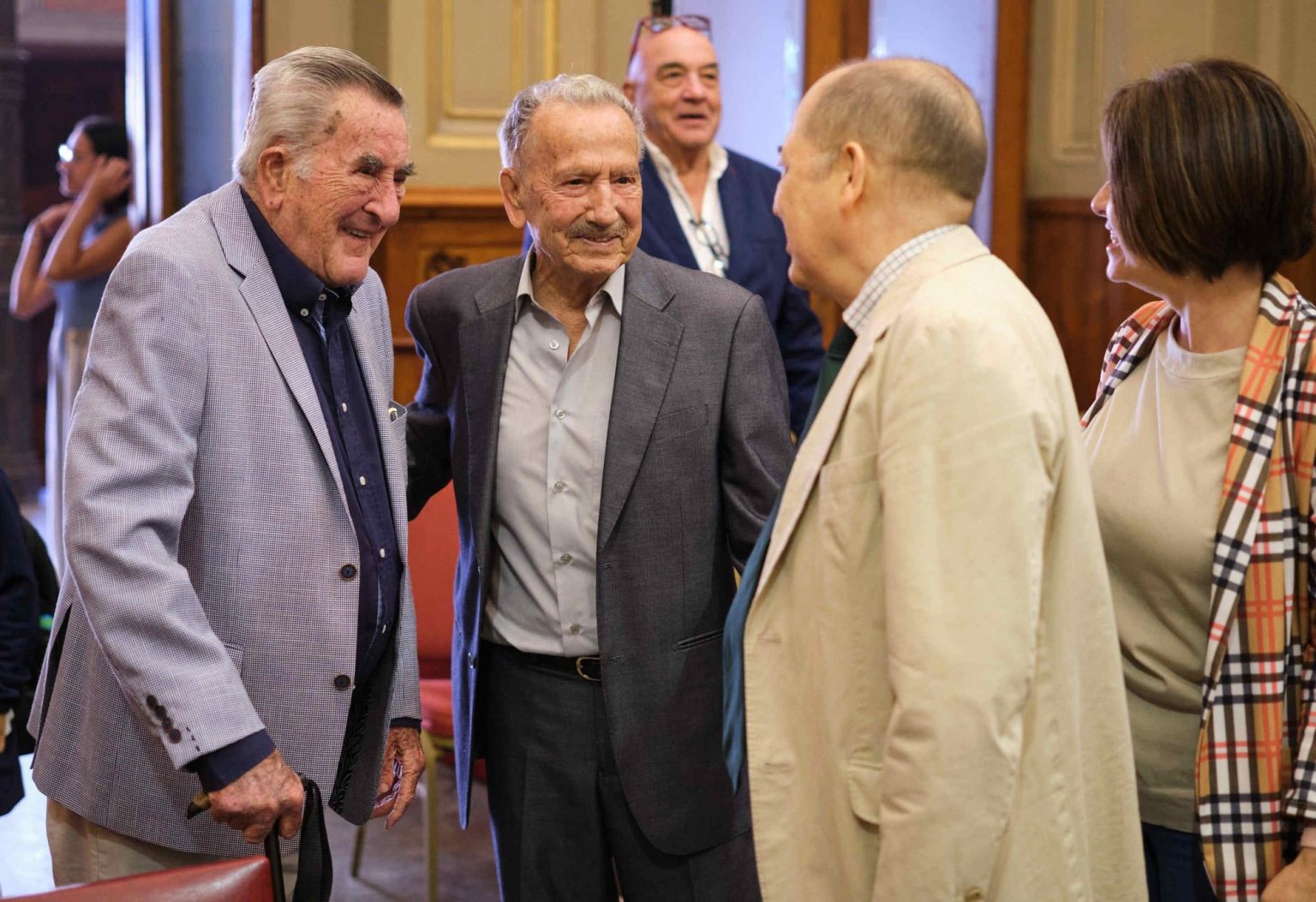 Juan Viñas, Hijo Predilecto de Santa Cruz por acuerdo unánime del pleno ...