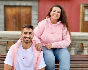 Irónicos inunda el Carnaval con su ‘Marea Rosa’