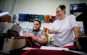 La costura que viste la ilusión: el arte y el esfuerzo detrás del Carnaval