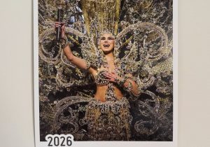 Un calendario que captura la esencia del Carnaval: Álvaro Armas presenta su almanaque 2026 con lo mejor de la fiesta 2025