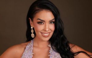 Daniel Mena con Elizabeth Beltrán Correa como candidata adulta para el carnaval chicharrero 2026