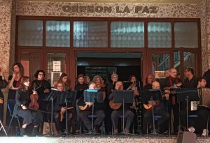 El Orfeón La Paz ilumina la Noche en Blanco con magia y tradición musical