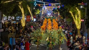 La Cabalgata Anunciadora da la salida al Carnaval en las calles de Santa Cruz
