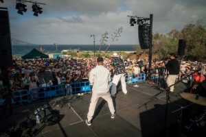 El ingenio y el color inundaron Los Cancajos en la Fiesta de la Pamela de Breña Baja