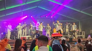 La Gala Drag y el Carnaval de Día reúnen a cientos de personas en unas citas que marcan un inicio espectacular de esta fiesta