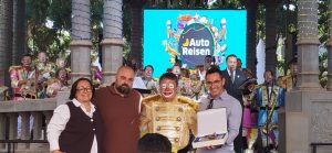 La Afilarmónica Ni Fu-Ni Fa premia la labor educativa y social en su tradicional actuación del Domingo de Piñata
