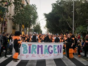 La cantera del Carnaval de Santa Cruz abrió hoy con su desfile el fin de semana de Piñata