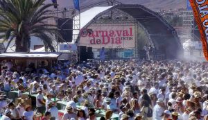El Carnaval de Día de Tetir regresa hoy 28 de marzo con música, tradición y su característica lluvia de polvos blancos