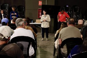 La alcaldesa se reúne con los carroceros en los días previos a la Gran Cabalgata