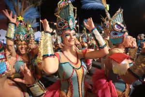 Candelaria da el pistoletazo de salida al Carnaval 2026 con una exhibición de comparsas en la calle