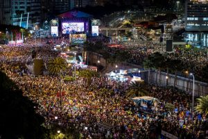 El segundo Carnaval de Día desborda todas las previsiones con una Piñata multitudinaria