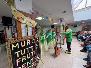 Príncipes, ranas y mucha emoción: Los Tutti Frutti reinventan el Carnaval en el Centro de Mayores de Telde