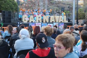 Arico vive un intenso sábado de Carnaval entre cabalgatas, música y la quema de la sardina