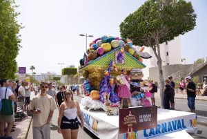 Maspalomas levanta el telón de su carnaval más familiar bajo la magia del circo