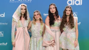 La alta costura de Juan Carlos Armas viste a Nueva Línea para su gran noche en los Premios Dial