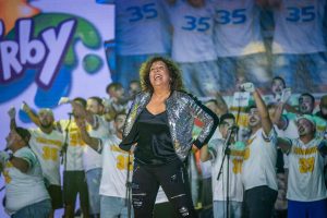 El carnaval como antesala: la docuserie de Rosana se estrena en Arrecife tras su paso por las fiestas