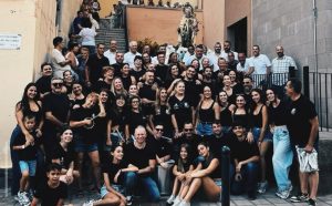 Los Cariocas da la bienvenida a las Fiestas del Carmen de Valleseco con la tradicional subida de la bandera