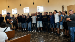 Los Chinchosos rinde un emotivo homenaje a Carlos Mesa, referente de su batería