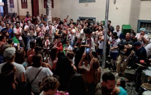 Los Diablos Locos arrancan el curso murguero con una noche de terror