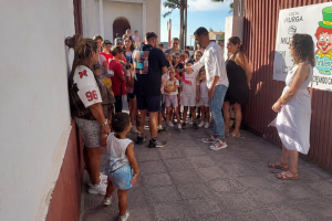 Los Tiralengüines inaugura su nuevo local y comienza su camino hacia el Carnaval 2027