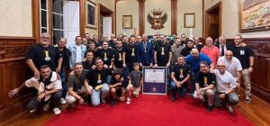 Los Pizzicatos reciben la Medalla de Plata de La Orotava por sus 28 años de historia carnavalera