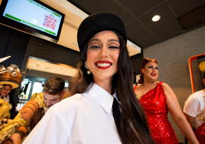 Alexis Santana firma el diseño de una nueva candidata a Reina del Carnaval de Santa Cruz de Tenerife 2027
